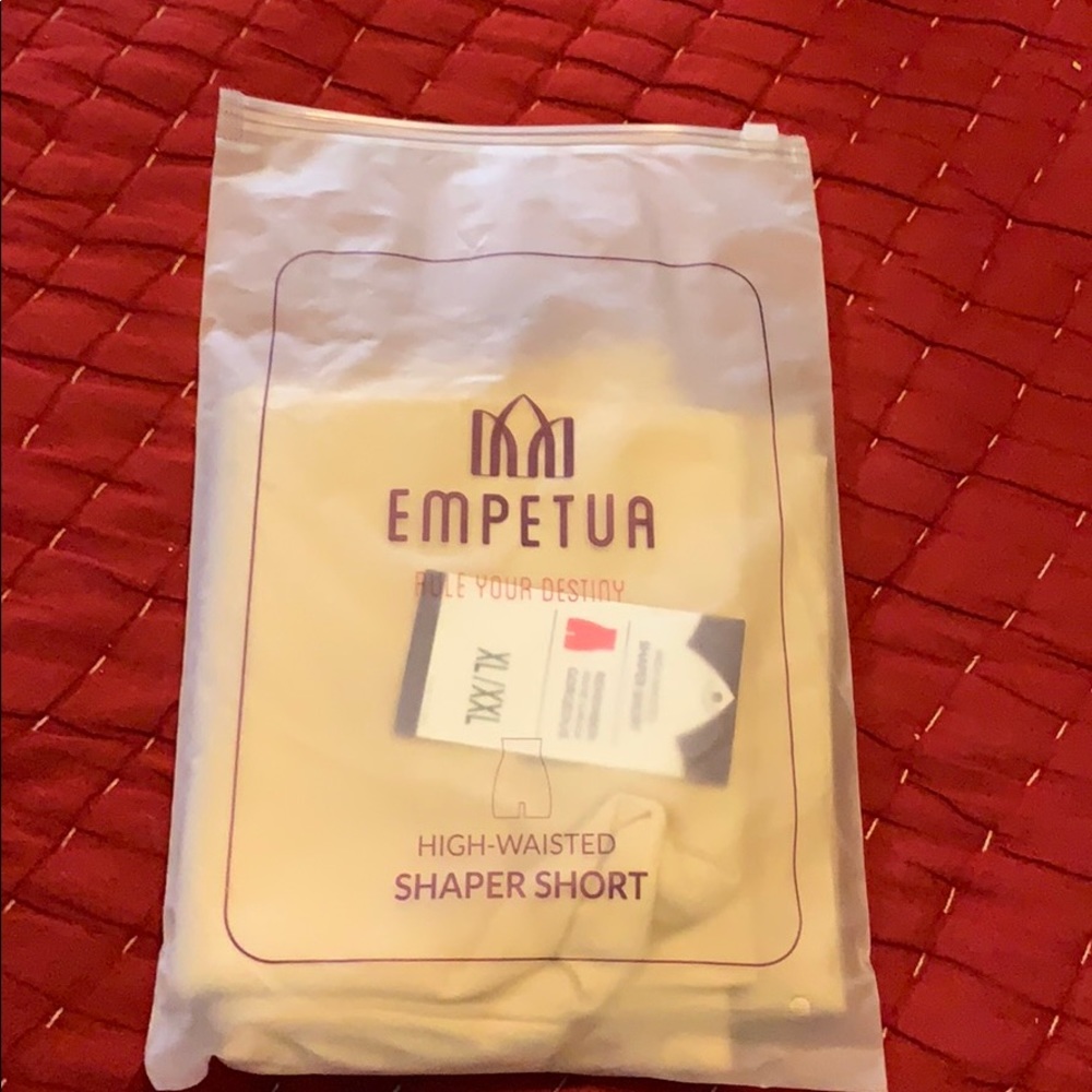 NWT Shapermint Empetua high waisted shaped shorts